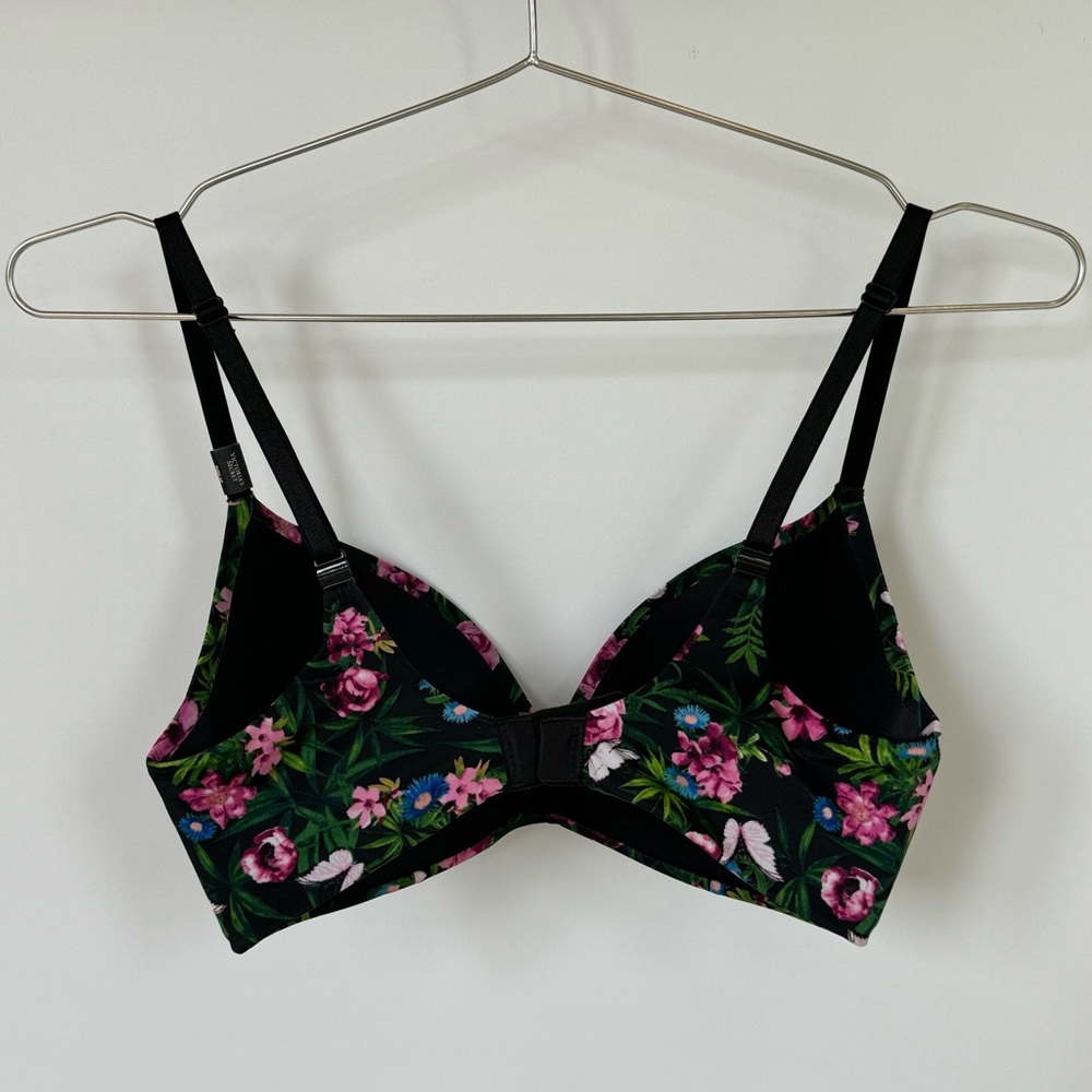 Victoria’s Secret Bra - Picture 2 of 7